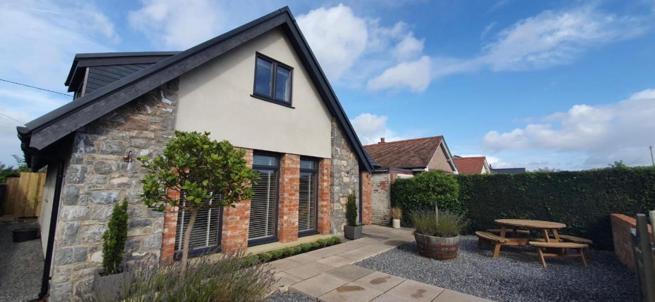 Y Bwythyn Villa Holywell  Exterior photo